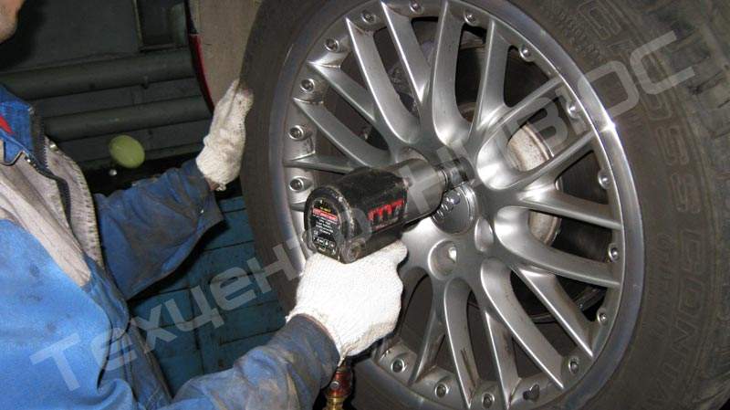 Установка колес автомобиля